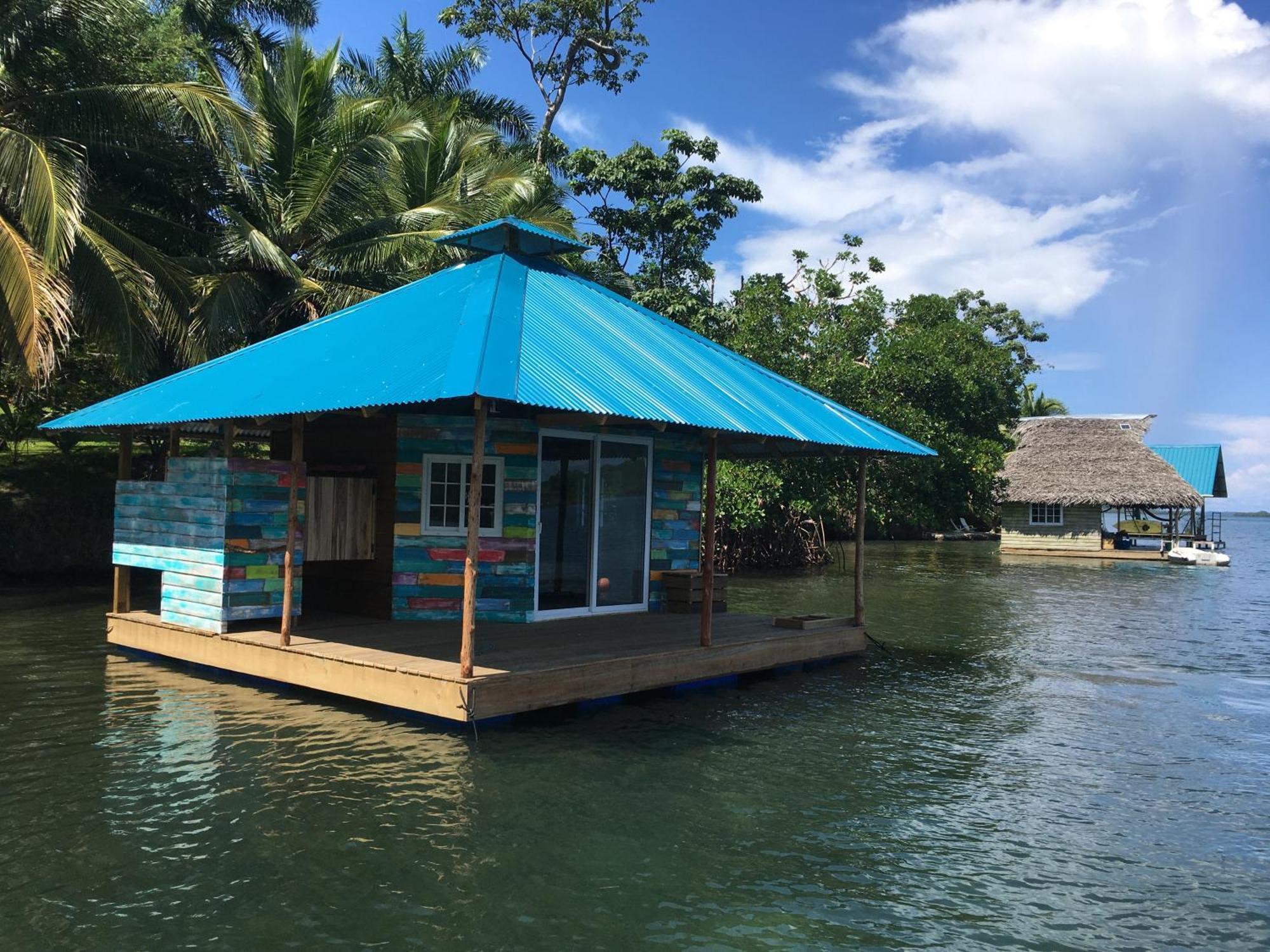 El Toucan Loco Floating Lodges Tierra Oscura Exterior photo